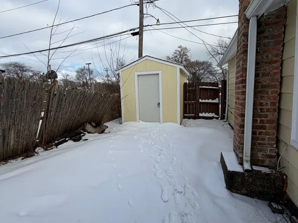 19 S Martin Ave, Waukegan, IL 60085