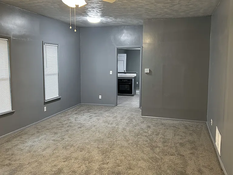 511 S Wyandotte Ave — Photo 2