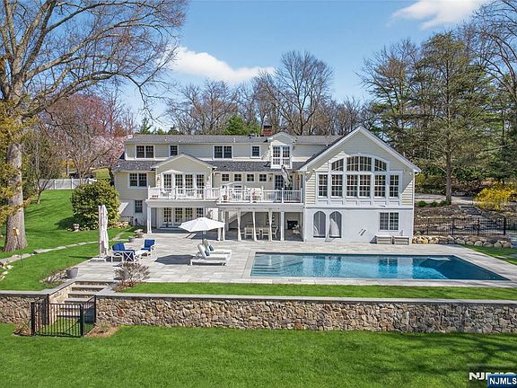 3rd image of 240 Green Ridge Rd
