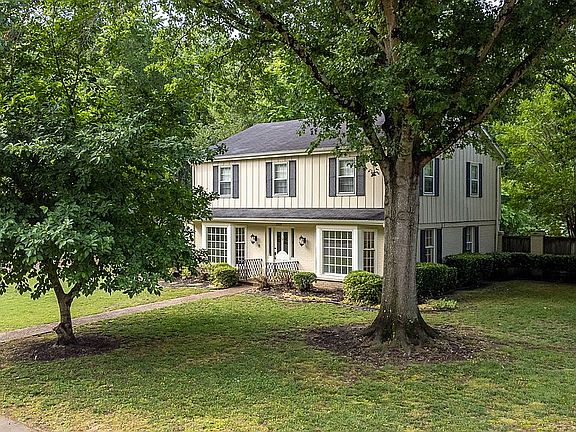 3rd image of 2115 Hickory Crest Dr