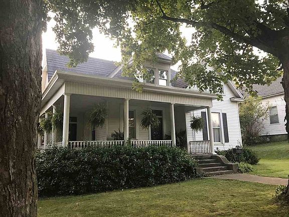 2nd image of 216 N Main St