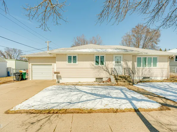 2014 E Rosser Ave, Bismarck, ND 58501