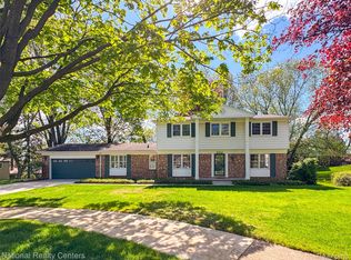 892 Hemlock Ct, Rochester, MI 48307