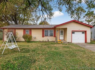 521 NE Elmhurst Ave, Bartlesville, OK 74006