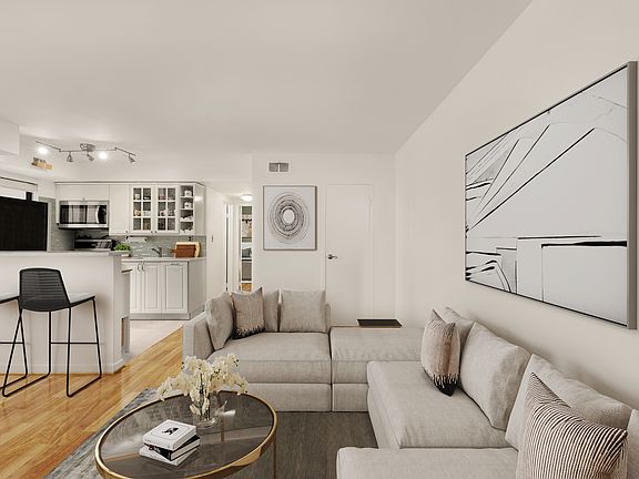 3rd image of 1031 Michigan Ave NE APT 207