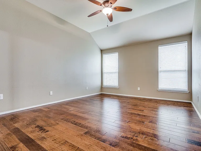 1301 Red River Dr — Photo 13