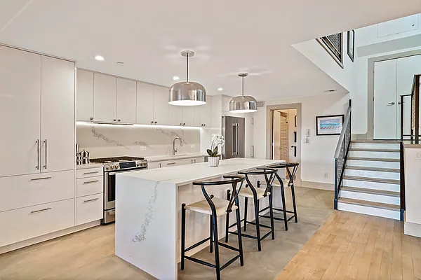 Sold by Daniel Gale Sotheby's International Realty | media 2