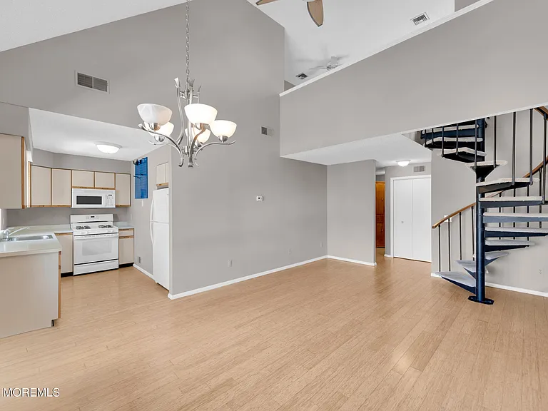 2230 Bridge Ave #4 — Photo 16