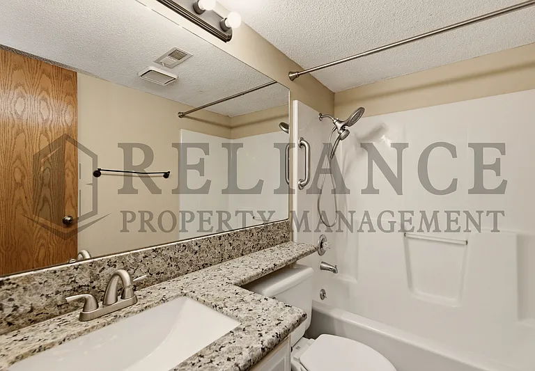 516 N Lakeside Dr — Photo 42
