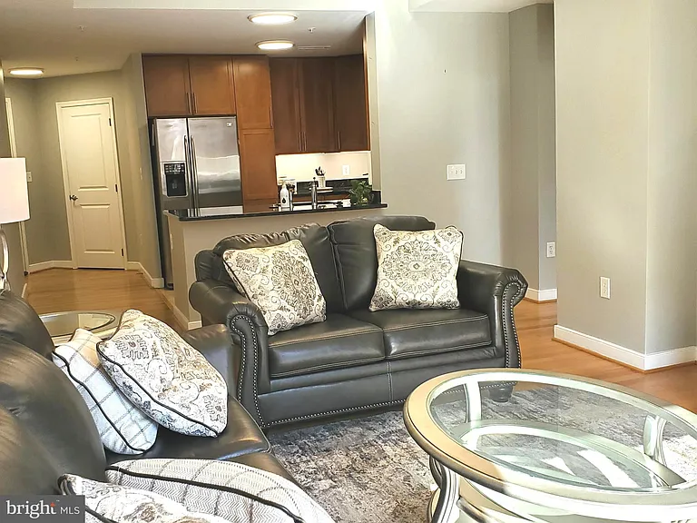 155 Potomac Psge #908 — Photo 7