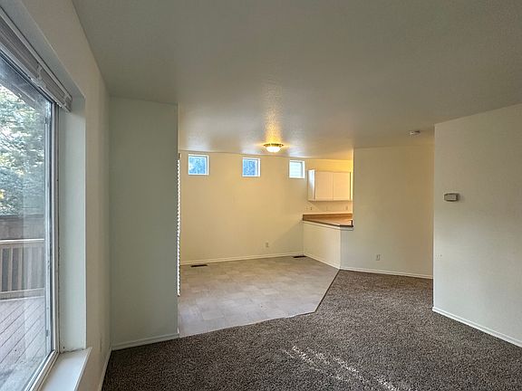 4th image of 985 NE Hidden Valley Dr