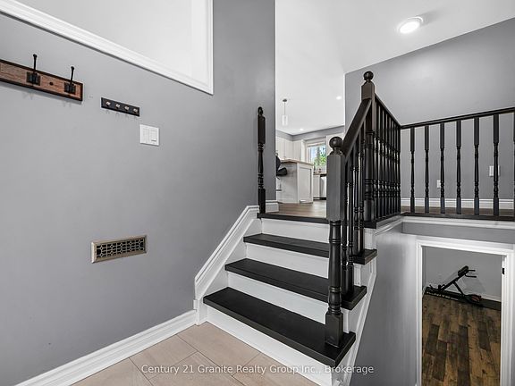 4th image of 692 Ewing St