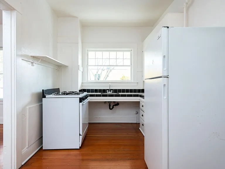 2129 SE 10th Ave — Photo 8