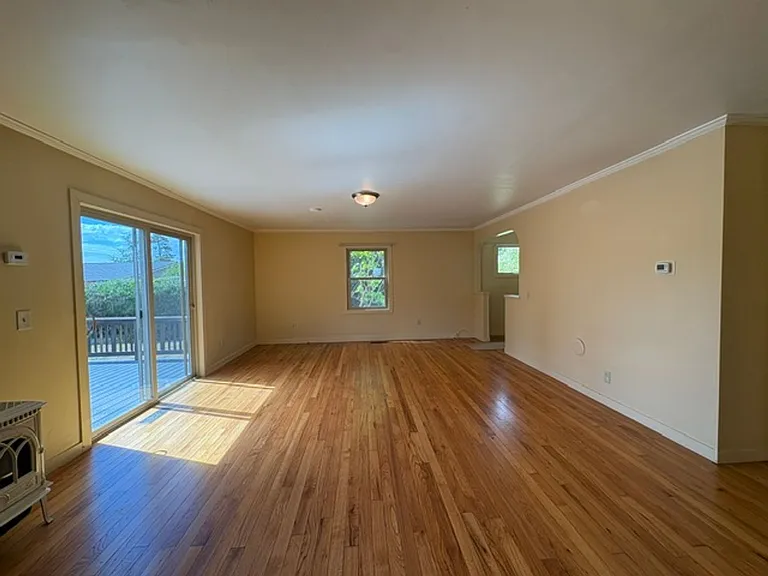 730 3rd Ave — Photo 3