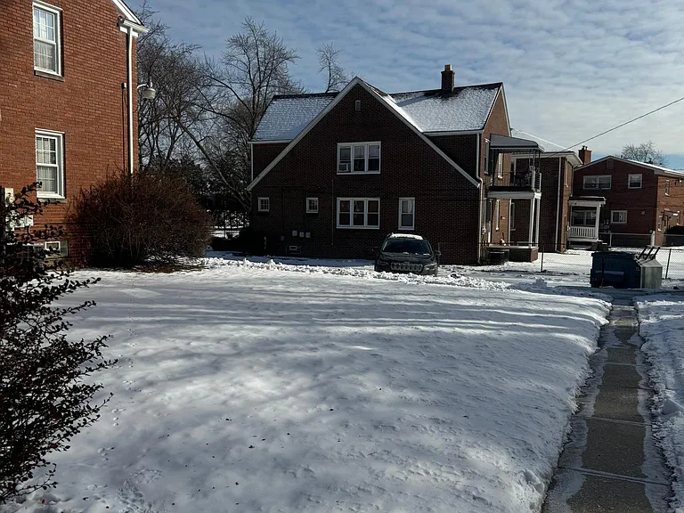 21909 Snow Ave — Photo 41