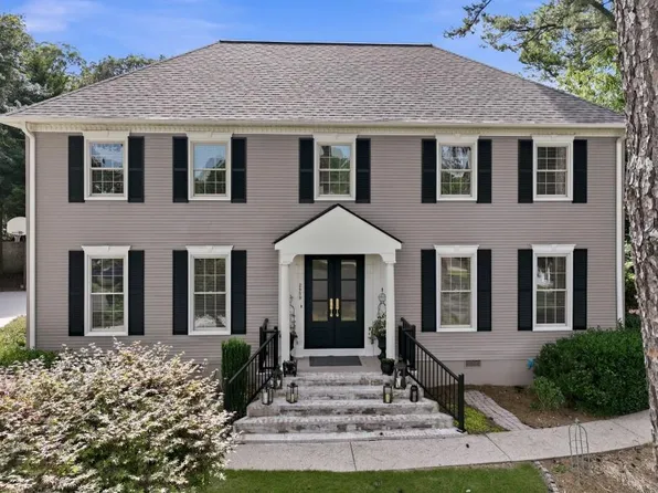2859 Village Ct, Gainesville, GA 30506