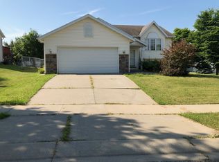 4466 London Ln NW, Rochester, MN 55901