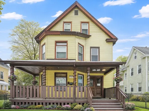 1584 Dwight St, Springfield, MA 01107