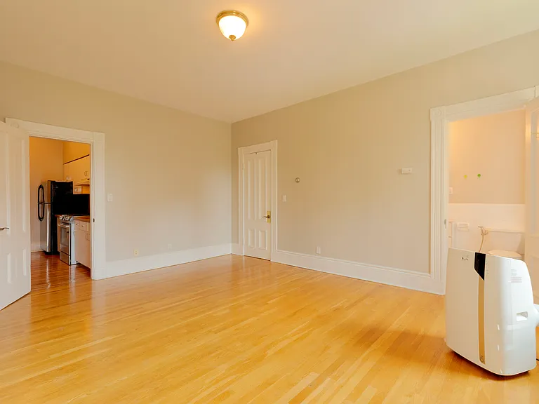 256 W Newton St #3 — Photo 17
