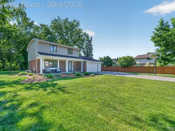 5469 Pheasant Run Rd, Clarkston, MI 48346