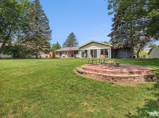 16137 Silvercrest Dr, Fenton, MI 48430