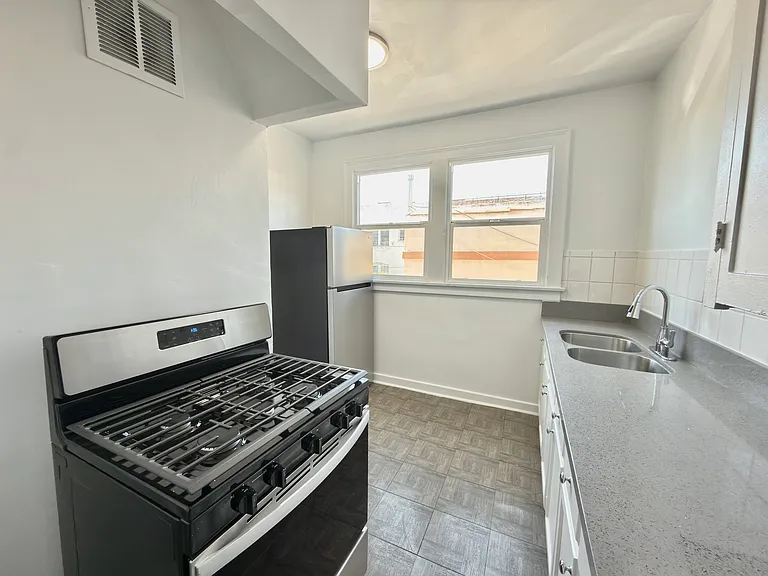 234 S Kenmore Ave #206 — Photo 5