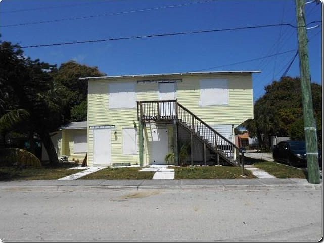 1st image of 614 1st Avenue S