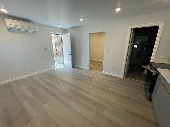 4th image of 101 S Oxford Ave #12