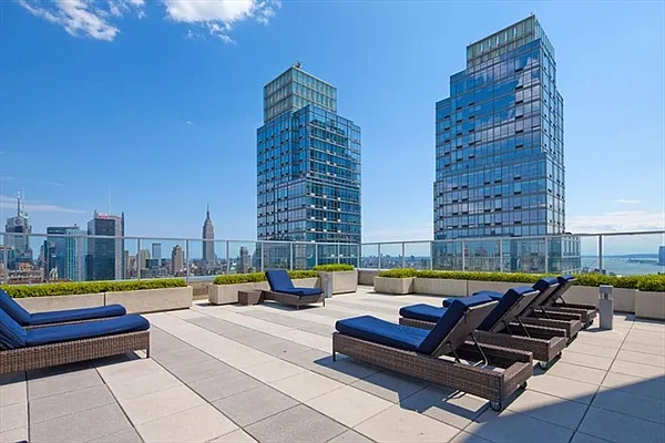 Rented by Onyx | media 22