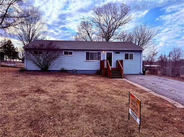 17604 Montgall Dr, Belton, MO 64012