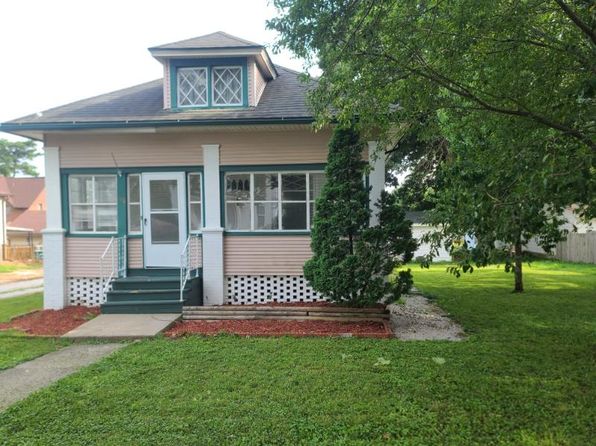 208 E Walnut St