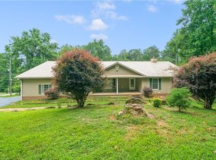 69 Peaceful Valley Dr, Cleveland, GA 30528
