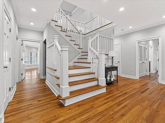 5th image of 210 Ocean Blvd