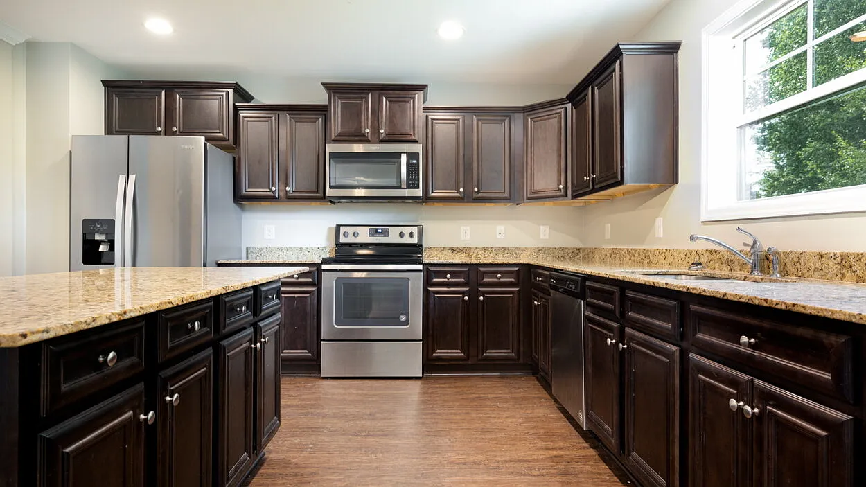 5 bed, 3.0 bath, 3040 sqft, $2,350 — Photo 3