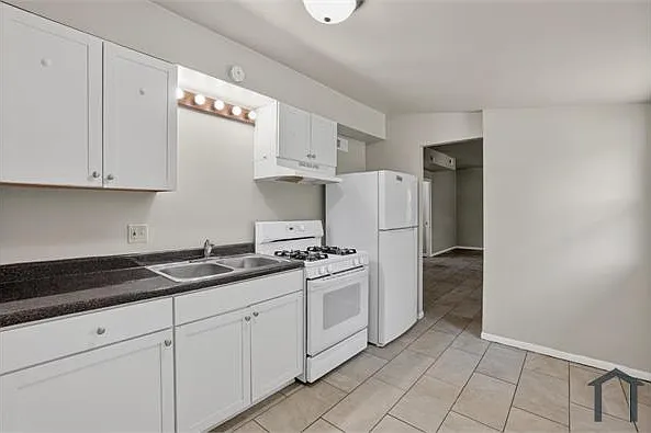 2280 Roosevelt Pl — Photo 6