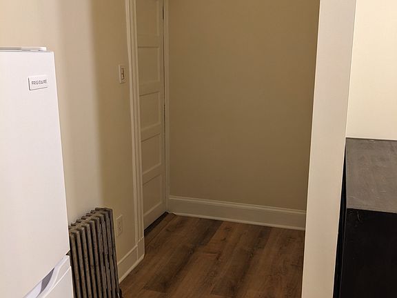 4th image of 180 Willow St #S