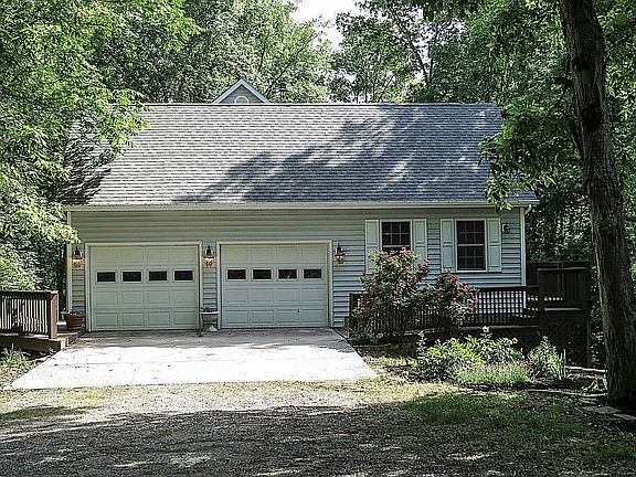 2-car garage. Ample parking.