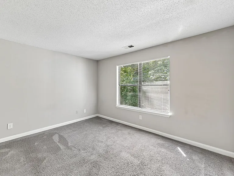 Woodland Trace Apartments — Photo 13