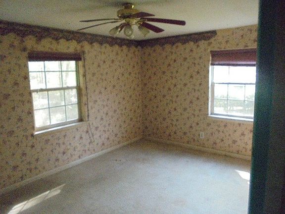 3rd image of 1720 Russell Dr