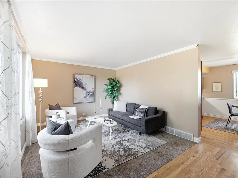 Entry way ft living space