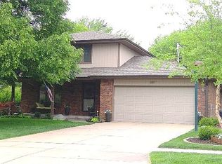 2811 Fox Hollow Rd, Lincoln, NE 68506