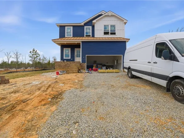 595 Ferry Landing Dr, Boydton, VA 23917