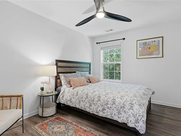 2540 Lansing Ln — Photo 15