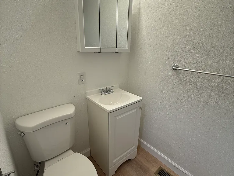 1420 E Arnold St — Photo 6
