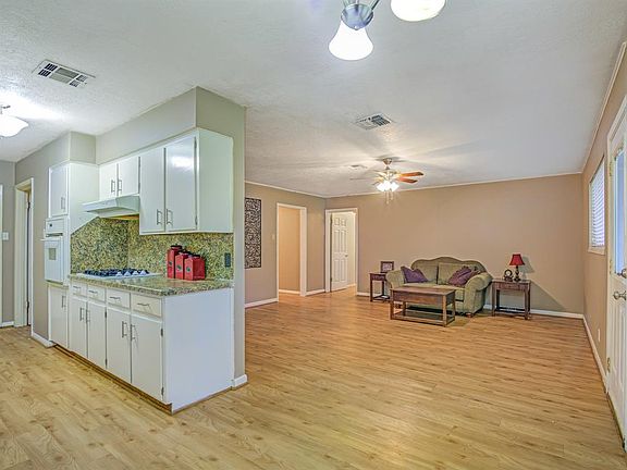 4th image of 5318 Royal Oak Dr