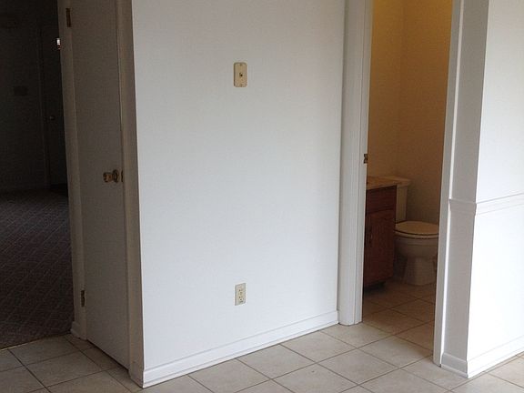 5th image of 503 1/2 Lewis Ave