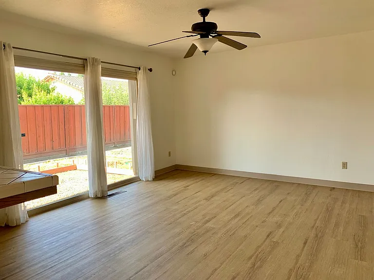 991 Cherry St — Photo 4
