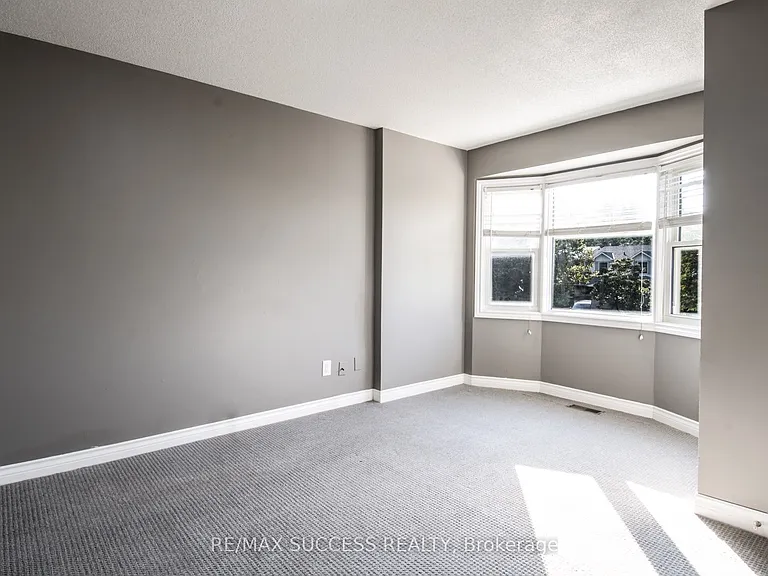 26 Tomahawk Dr — Photo 4