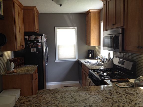 kitchen (new appl/granite)