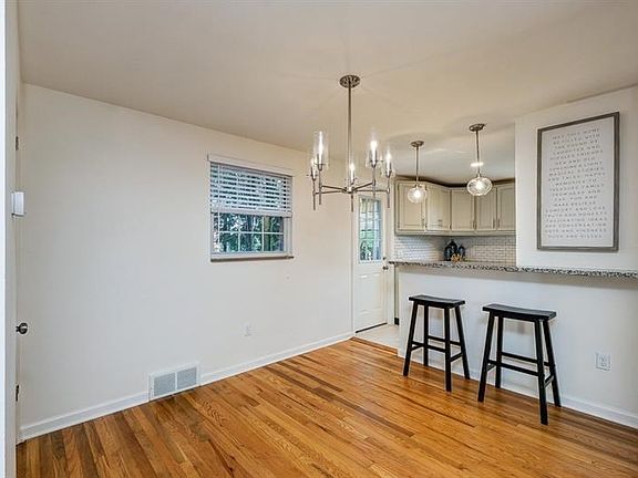 Dining Room and Breakfast Bar